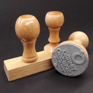 Timbro manuale in legno completo di gomma